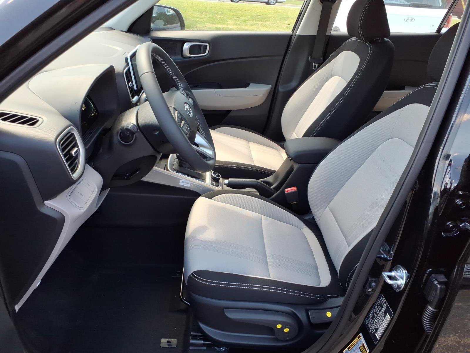 New 2026 Hyundai Venue SEL FWD image 4