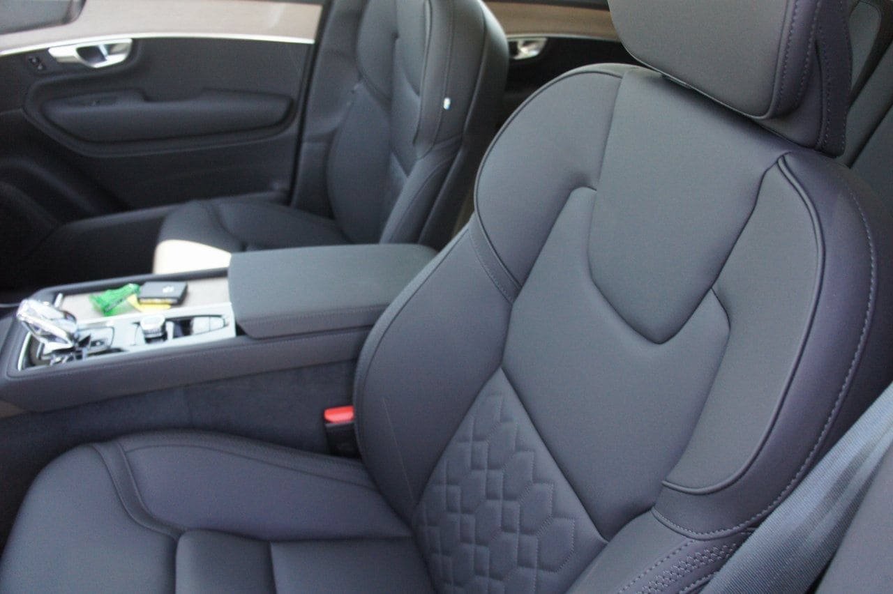 New 2026 Volvo XC90 B6 Plus w/ Protection Package Premier AWD/4WD image 18