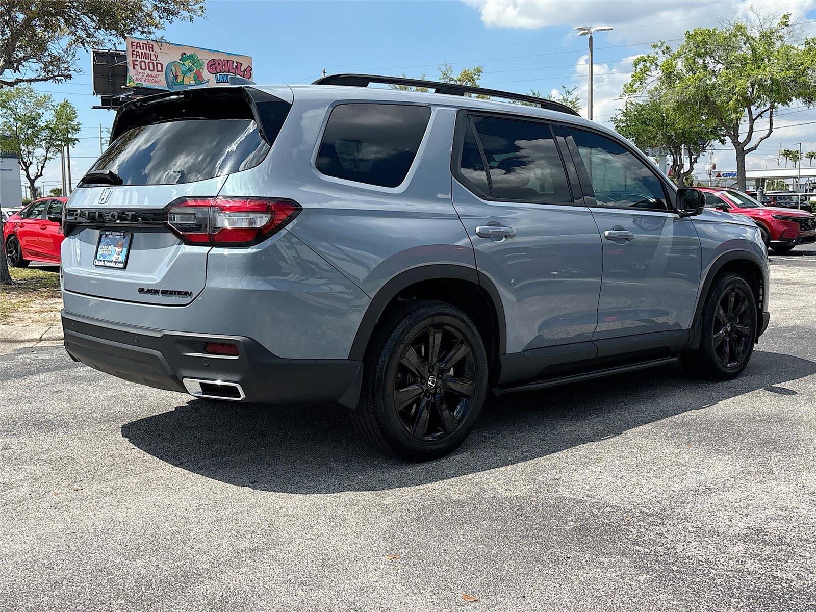 Certified 2025 Honda Pilot Black Edition image 8