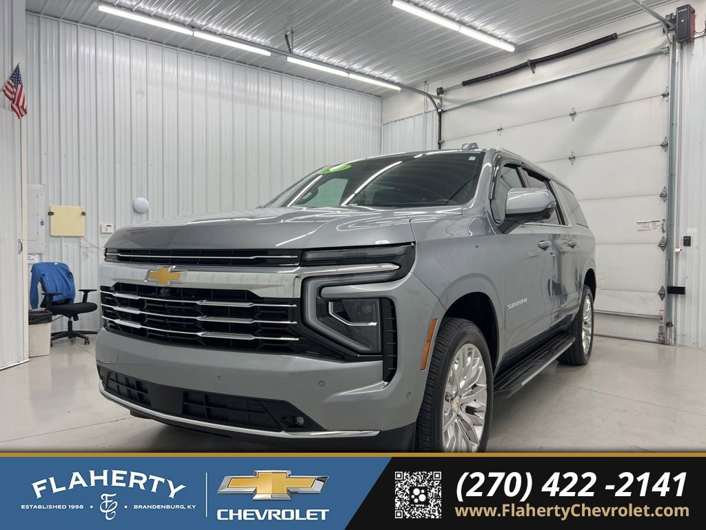 Used 2025 Chevrolet Suburban LT w/ Comfort Package AWD/4WD image 6