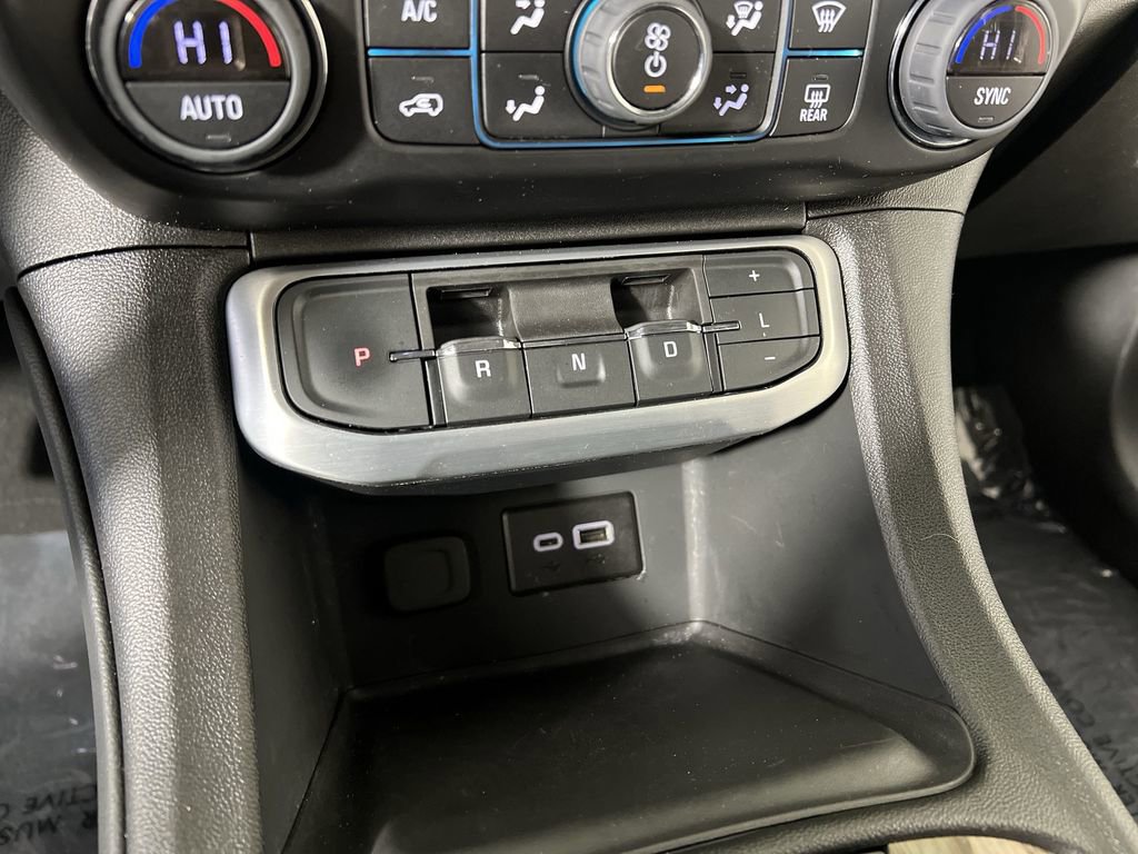 Certified 2023 GMC Acadia SLE w/ Driver Convenience Package image 16