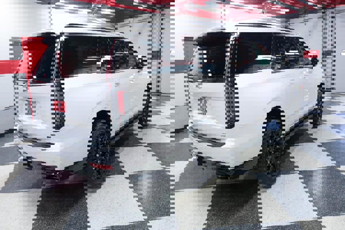 Used 2024 Cadillac Escalade ESV Sport Platinum w/ LPO, ONYX Package image 7