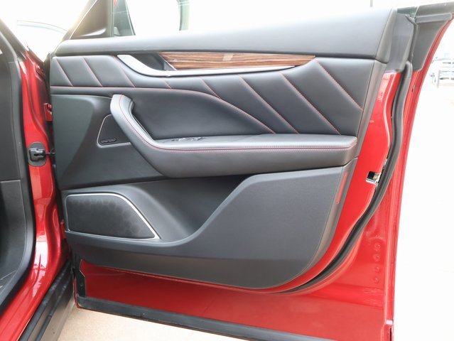 Used 2020 Maserati Levante GranLusso image 10