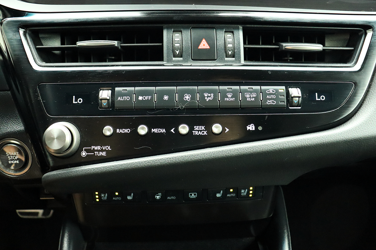 Used 2023 Lexus ES 350 F Sport w/ Accessory Package (Z2) FWD image 32