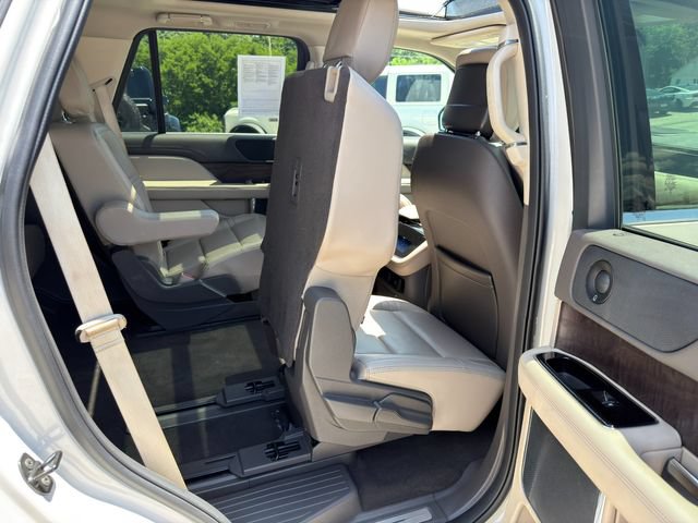 Used 2024 Lincoln Navigator Premiere AWD/4WD image 18