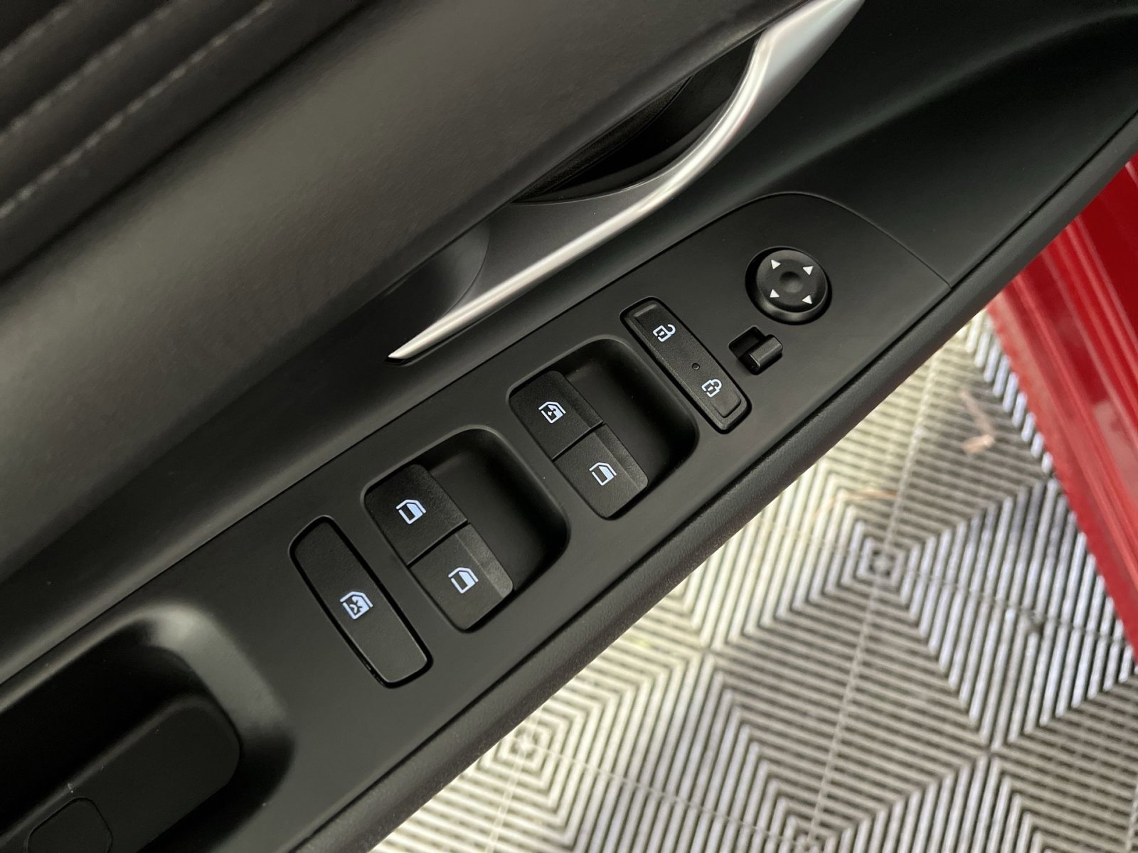 Used 2023 Hyundai Elantra Limited w/ Cargo Package image 15