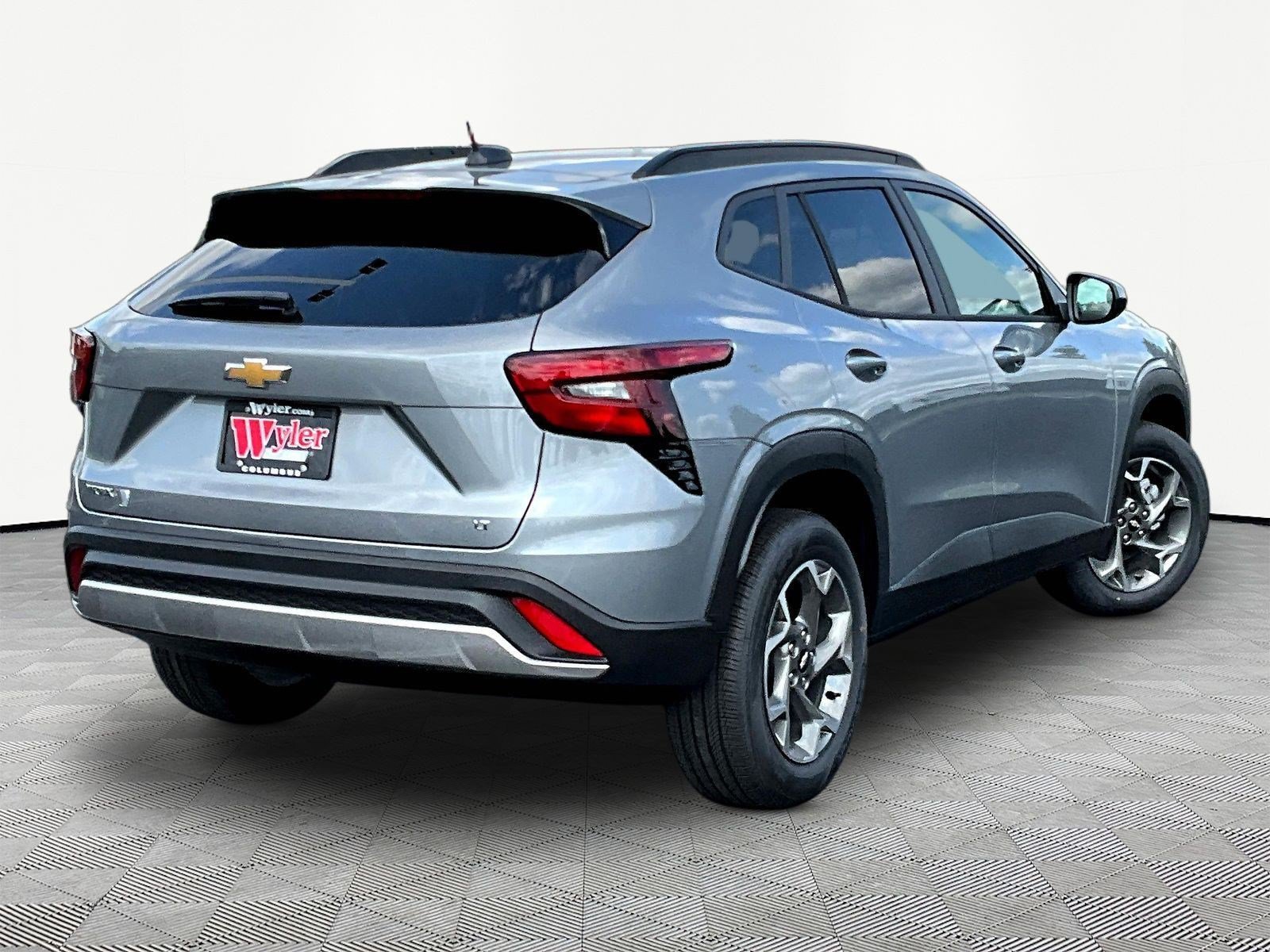 New 2026 Chevrolet Trax LT w/ Sunroof Package FWD image 7