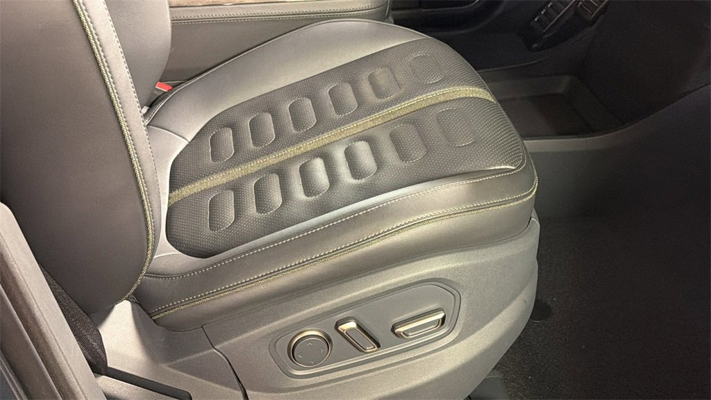 Used 2022 Rivian R1T Launch Edition image 11