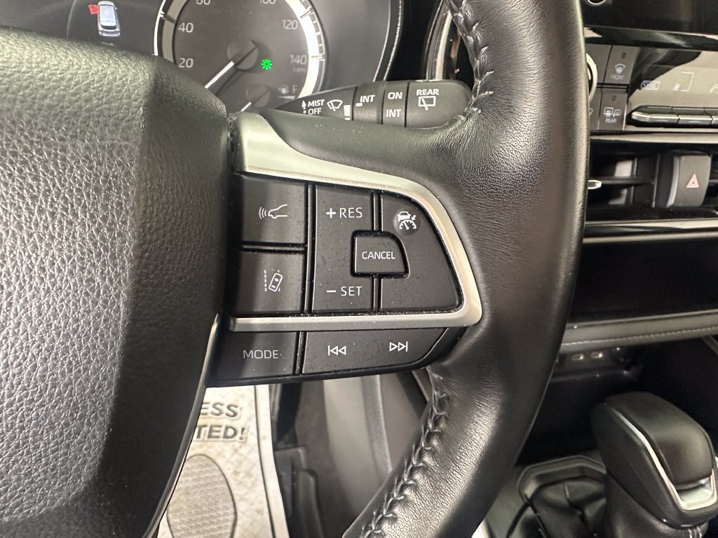 Used 2023 Toyota Highlander LE AWD/4WD image 23