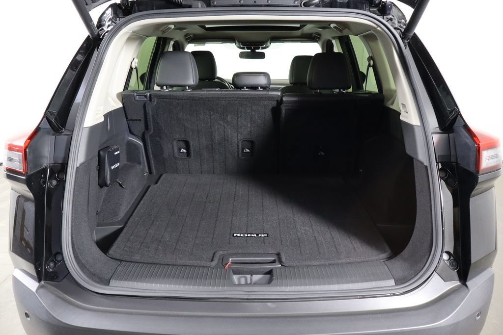 Used 2023 Nissan Rogue SV w/ SV Premium B Package FWD image 17