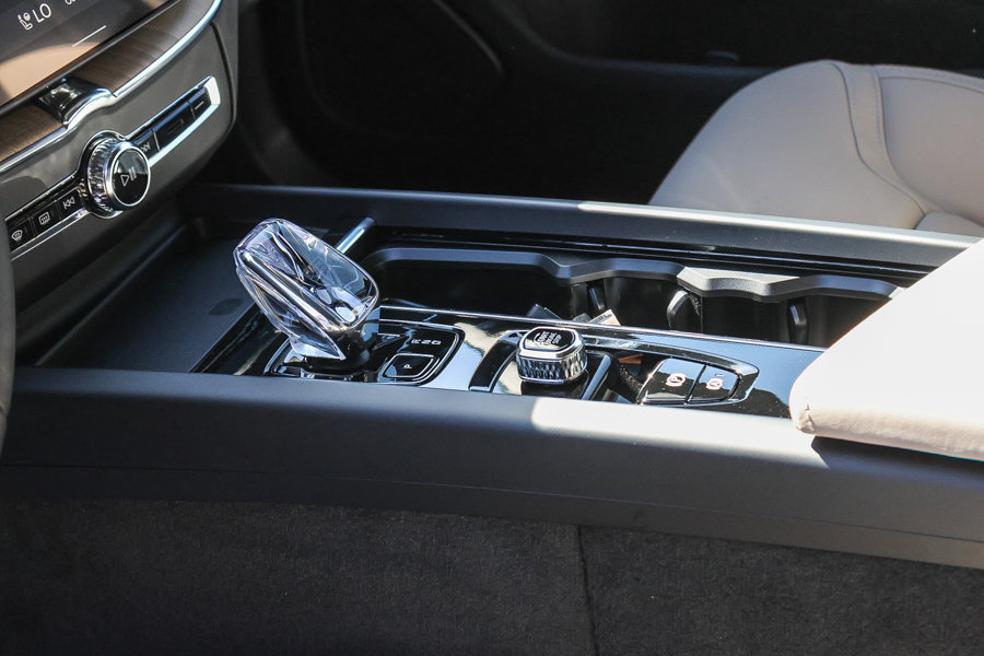 New 2027 Volvo XC60 B5 Plus AWD/4WD image 24