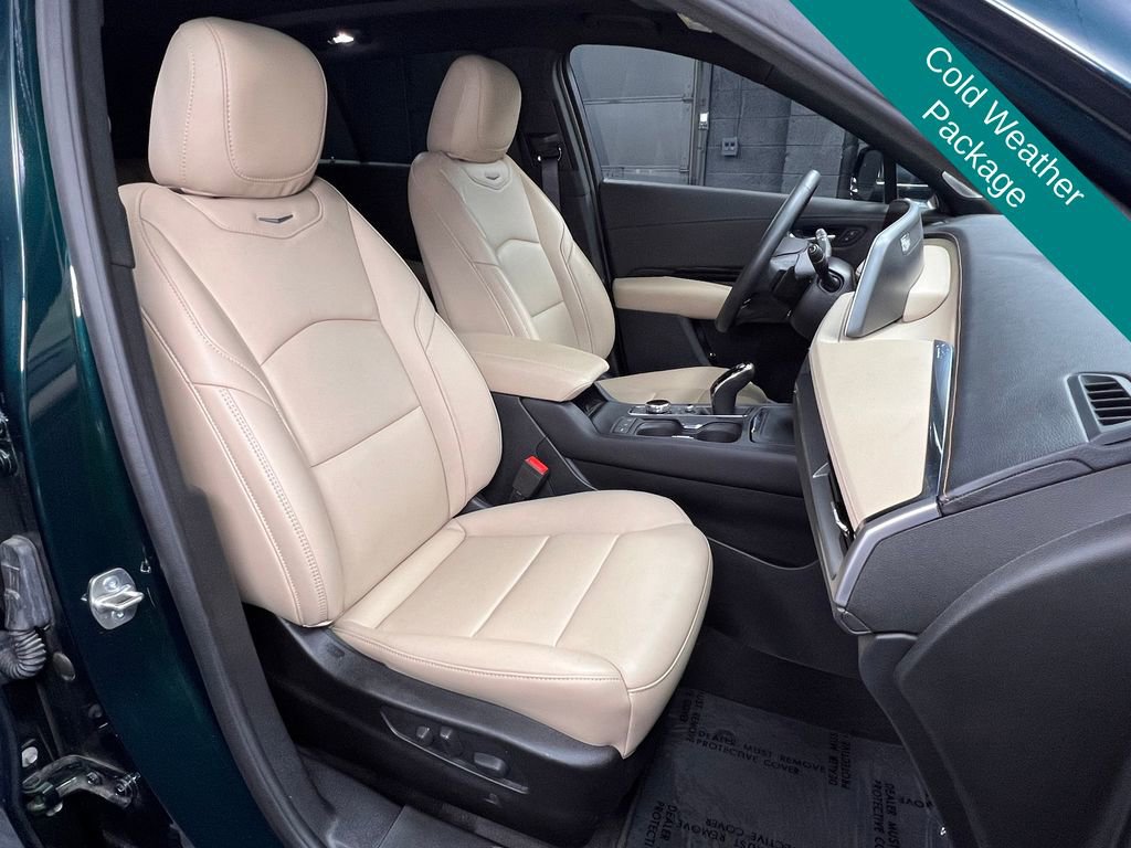 Used 2024 Cadillac XT4 Luxury w/ Cold Weather Package image 7