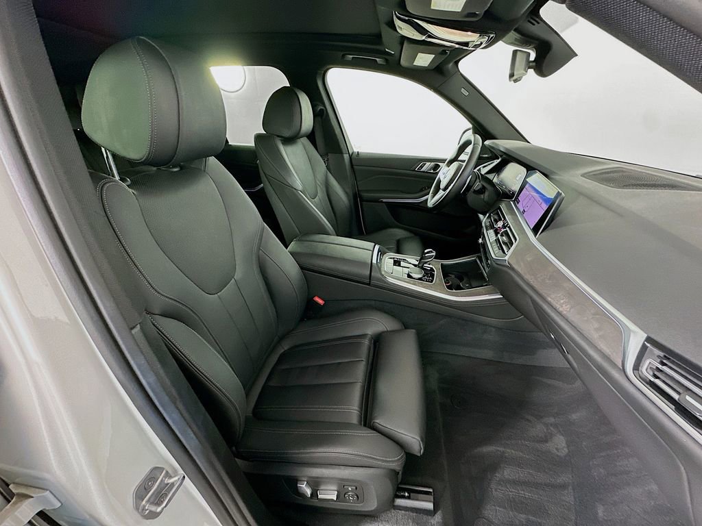 Used 2019 BMW X5 xDrive40i w/ M Sport Package image 29