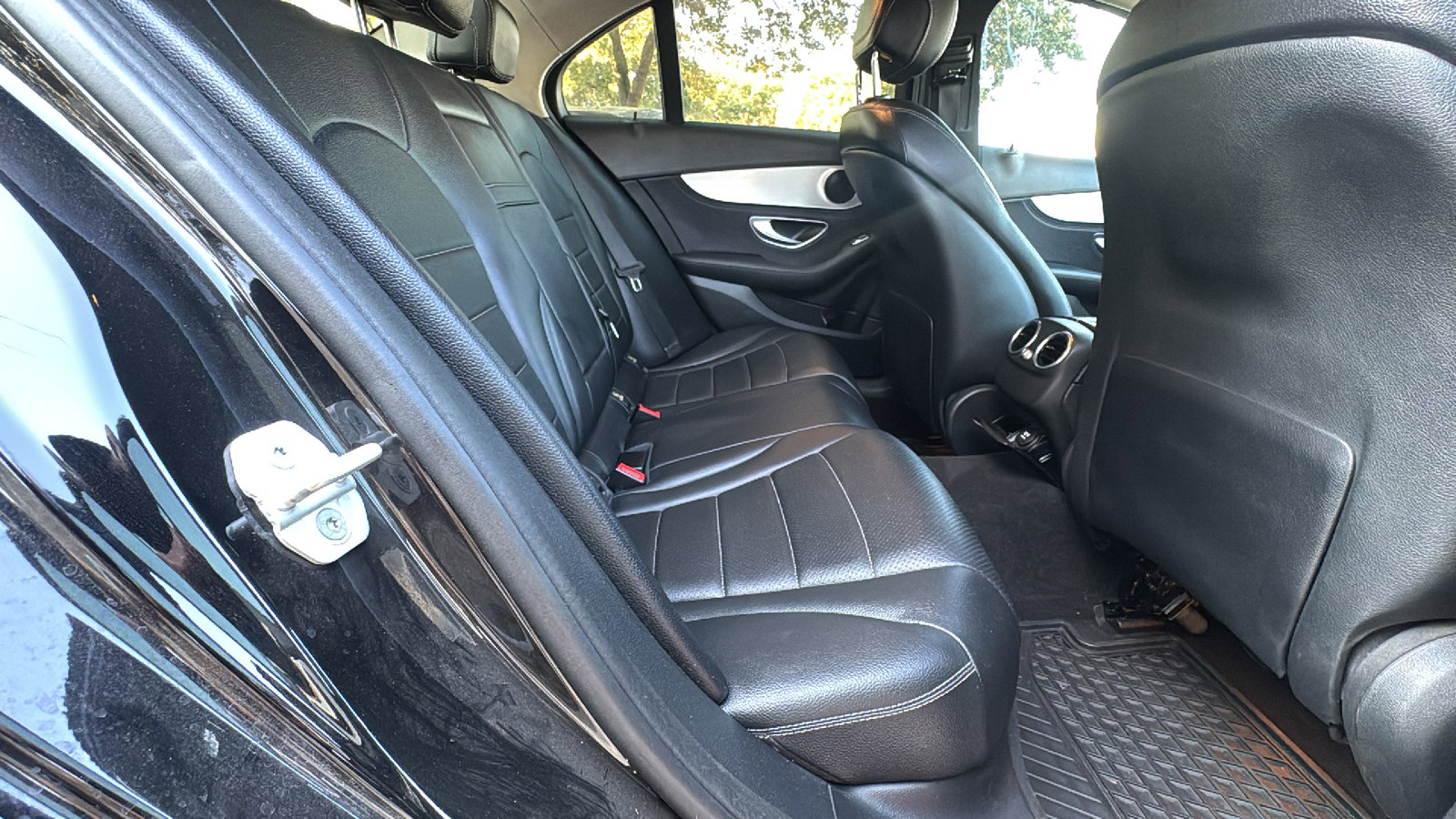 Used 2015 Mercedes-Benz C 300 Sedan image 25