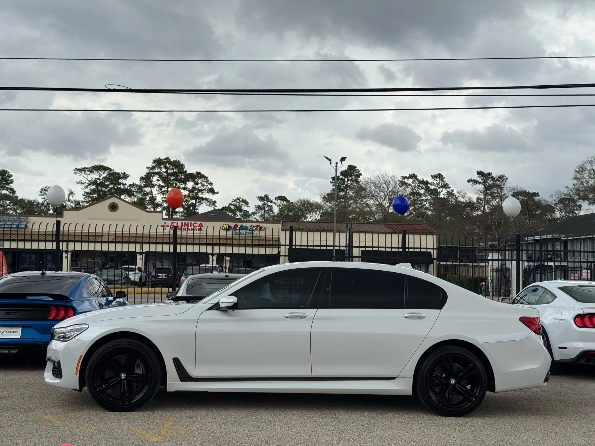 Used 2019 BMW 750i w/ Executive Package image 9