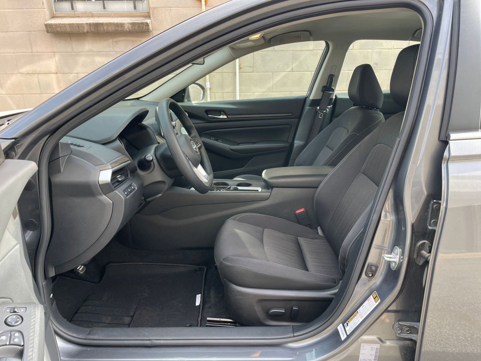 Used 2025 Nissan Altima 2.5 SV image 25