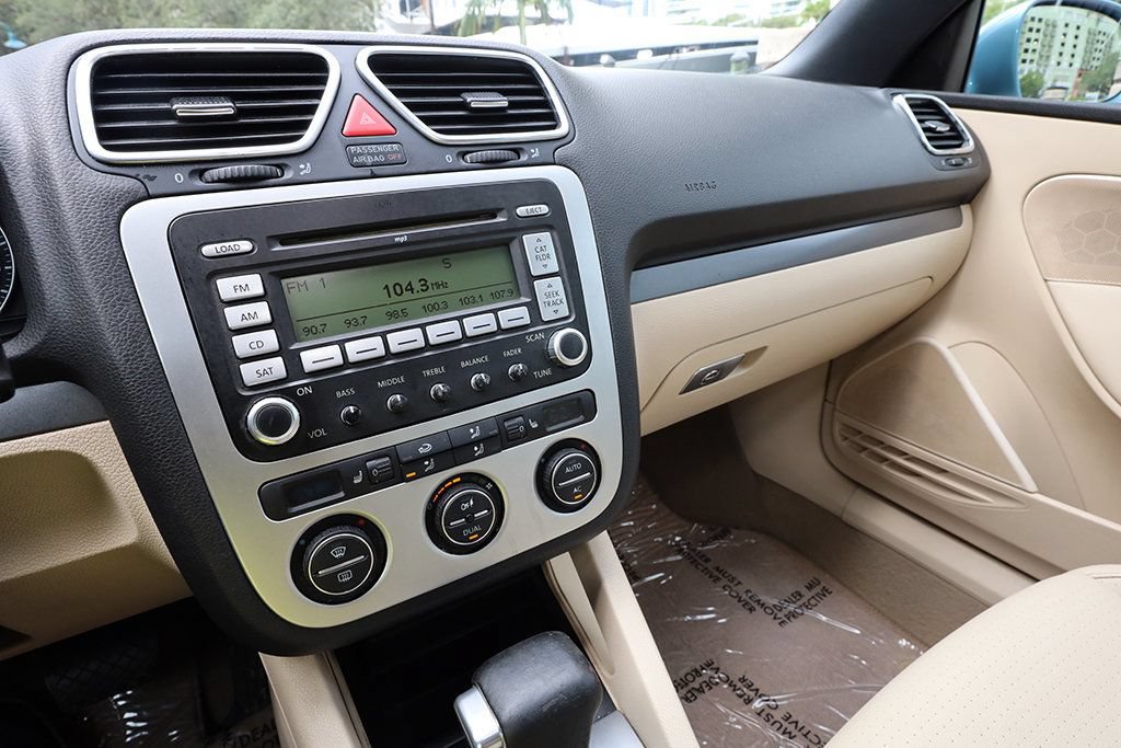 Used 2008 Volkswagen Eos 2.0T FWD image 11