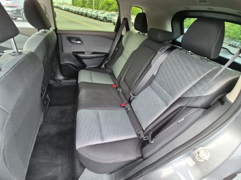 Used 2023 Nissan Rogue SV AWD/4WD image 22