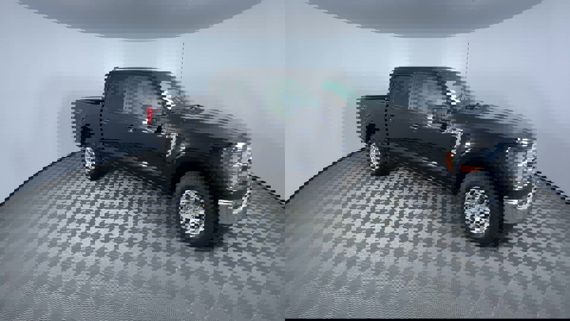 Used 2023 Ford F150 XLT image 2