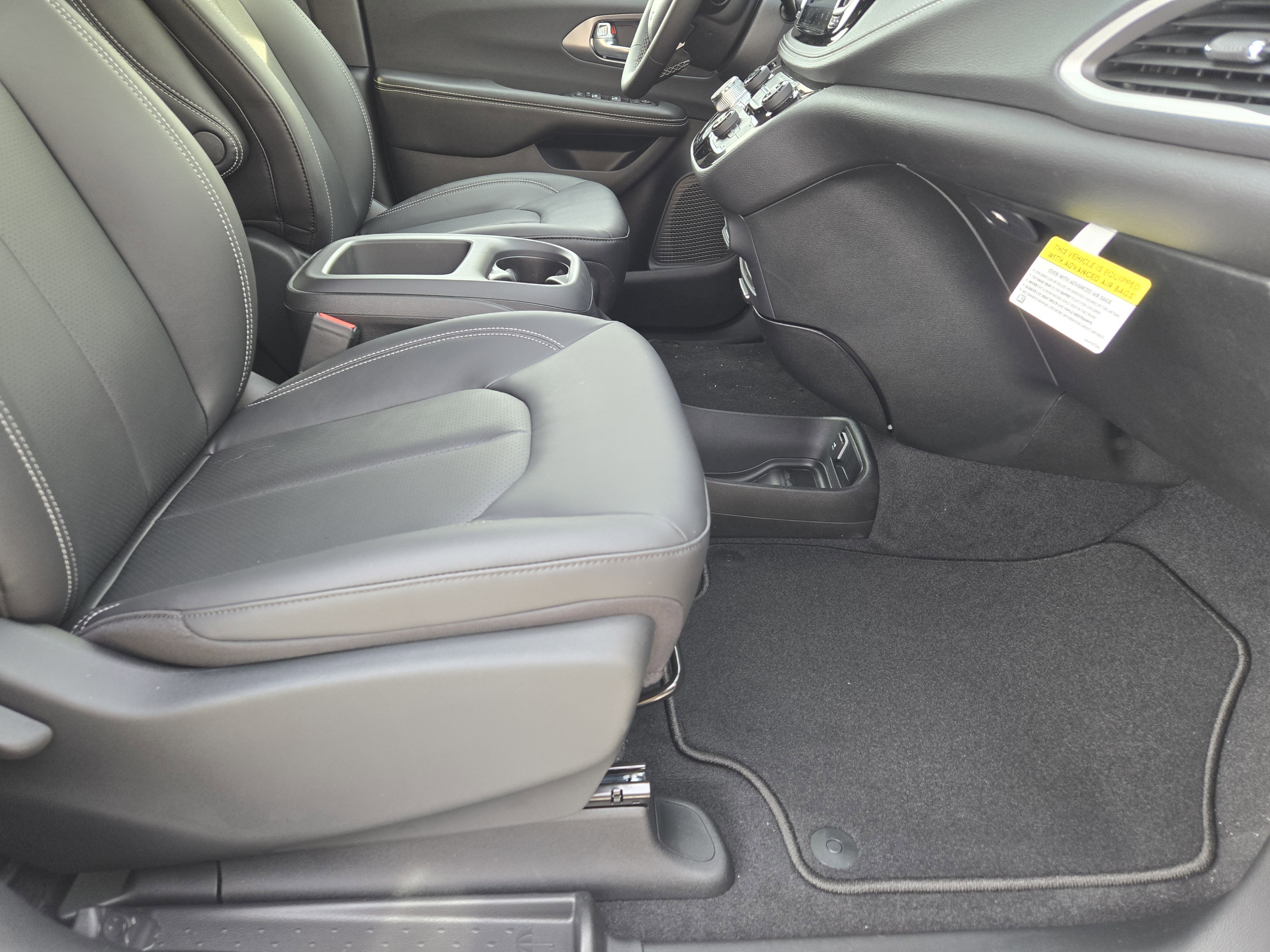 New 2026 Chrysler Pacifica Select image 11