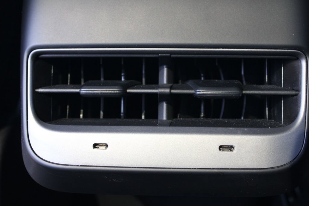 Used 2024 Tesla Model Y Long Range image 16