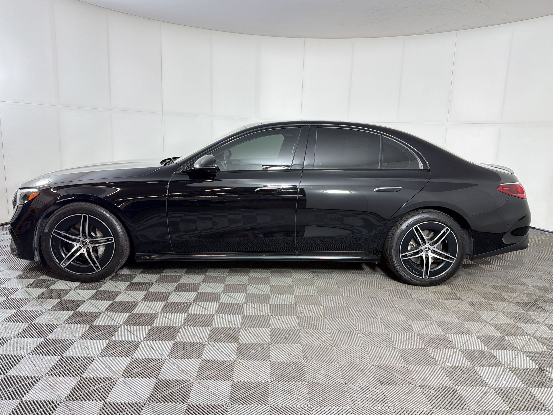 Certified 2025 Mercedes-Benz E 350 4MATIC Sedan image 2