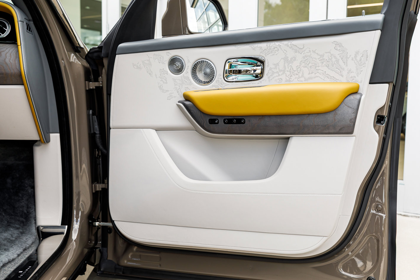 Certified 2025 Rolls-Royce Cullinan AWD/4WD image 49