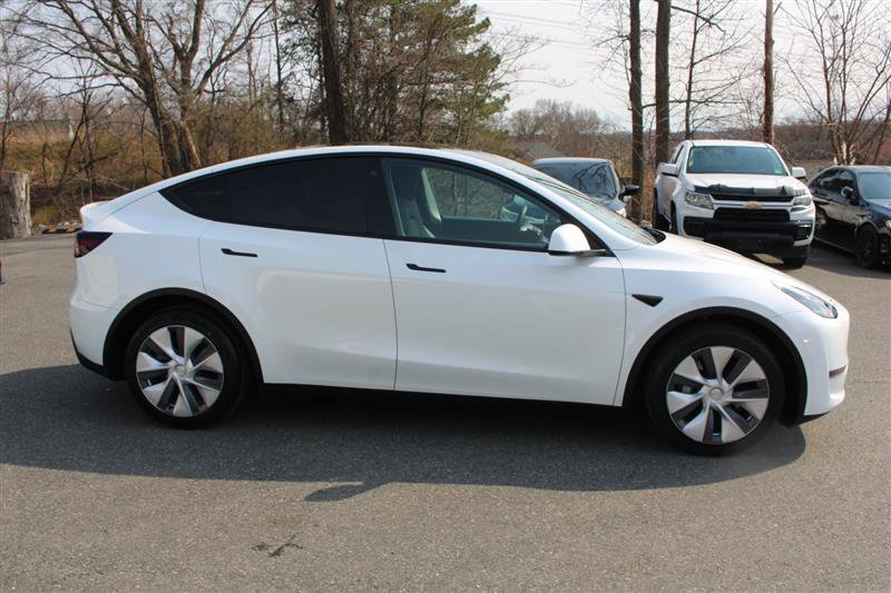 Used 2022 Tesla Model Y Long Range image 9