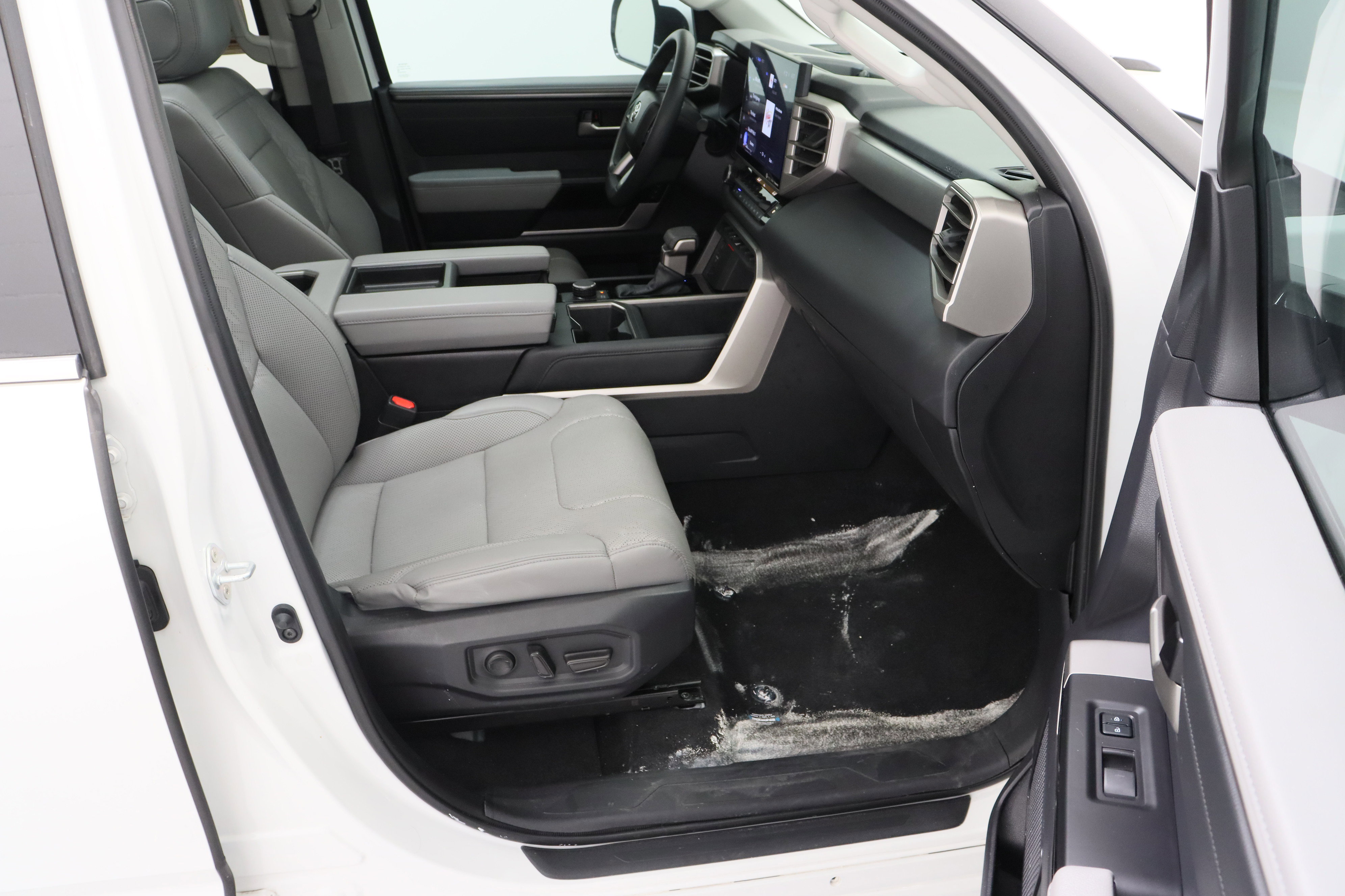 Used 2023 Toyota Tundra Limited w/ Power Package RWD image 40