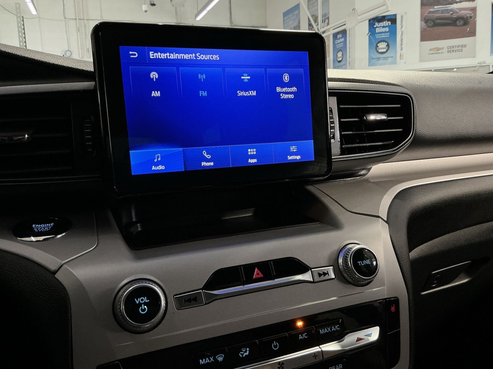 Used 2023 Ford Explorer XLT AWD/4WD image 19