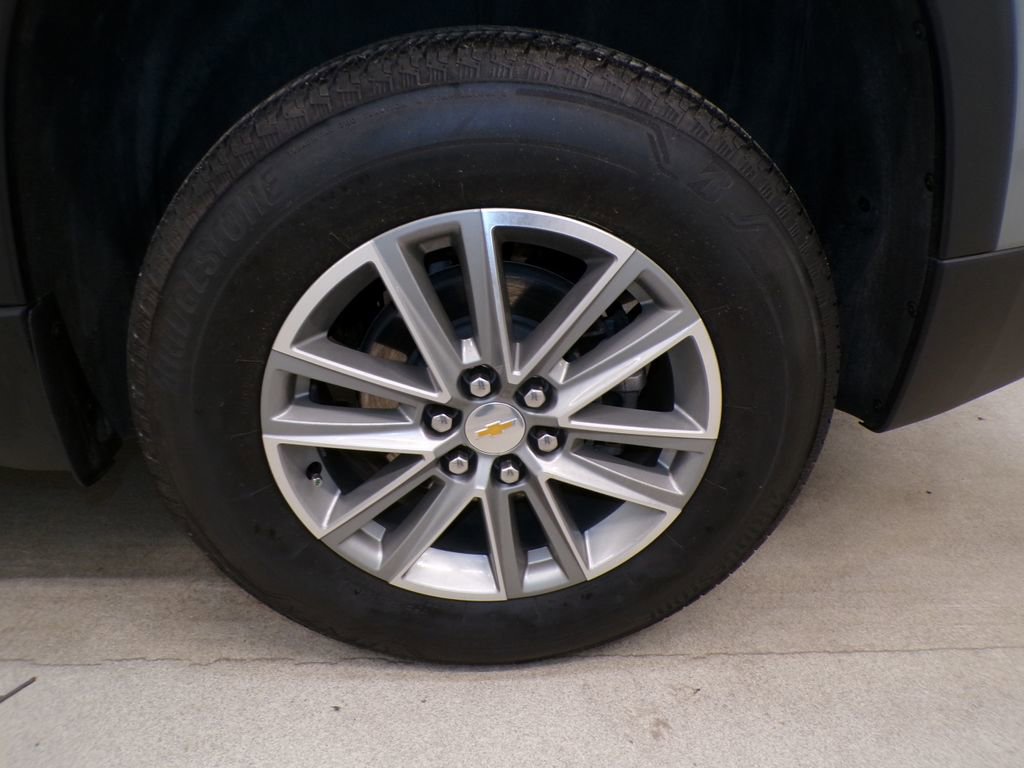 Used 2023 Chevrolet Traverse LT w/ LPO, Floor Liner Package AWD/4WD image 9
