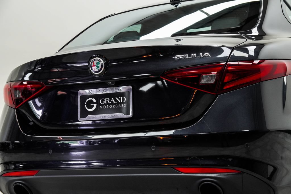 Used 2022 Alfa Romeo Giulia Ti w/ Active Assist Plus Package RWD image 13