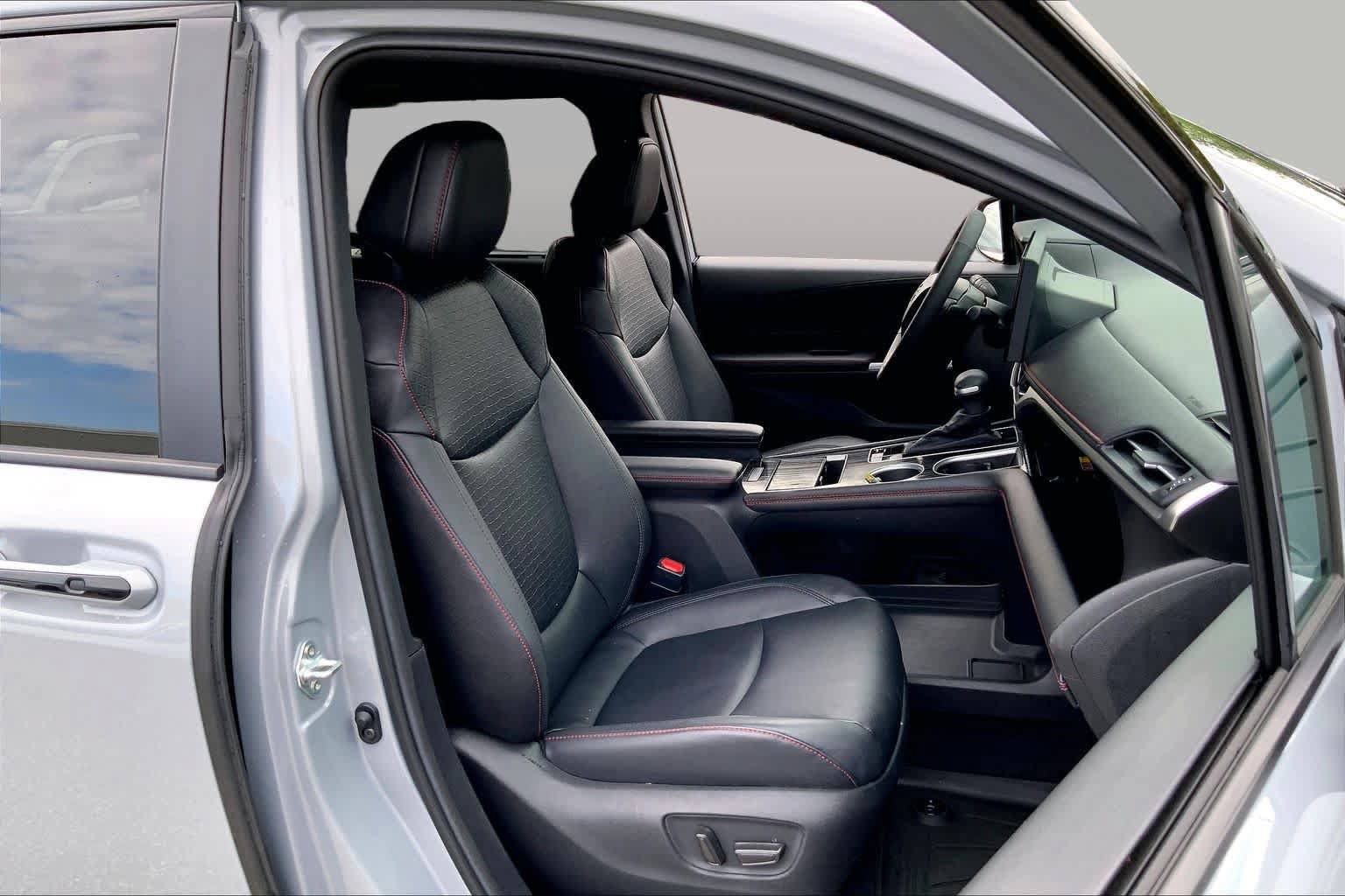 Used 2025 Toyota Sienna XSE w/ XSE Plus Package AWD/4WD image 8