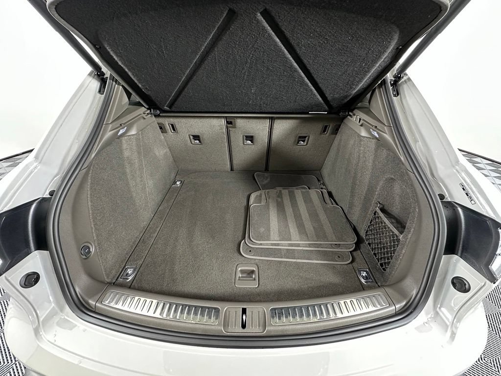 Certified 2026 Porsche Macan Turbo AWD/4WD image 41