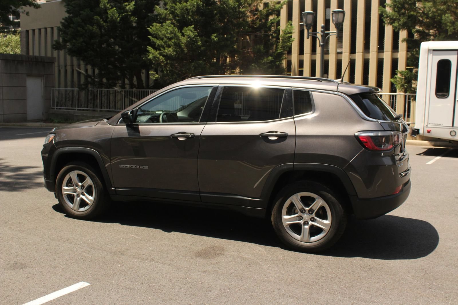 Used 2024 Jeep Compass Latitude AWD/4WD image 9