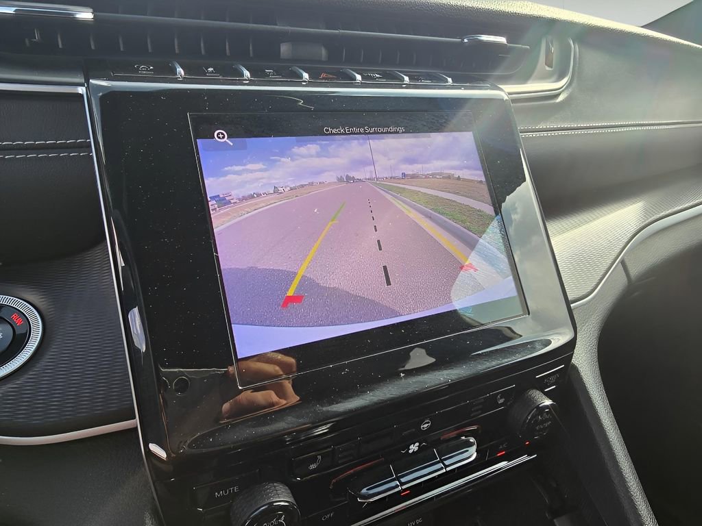 Used 2024 Jeep Grand Cherokee Altitude image 19