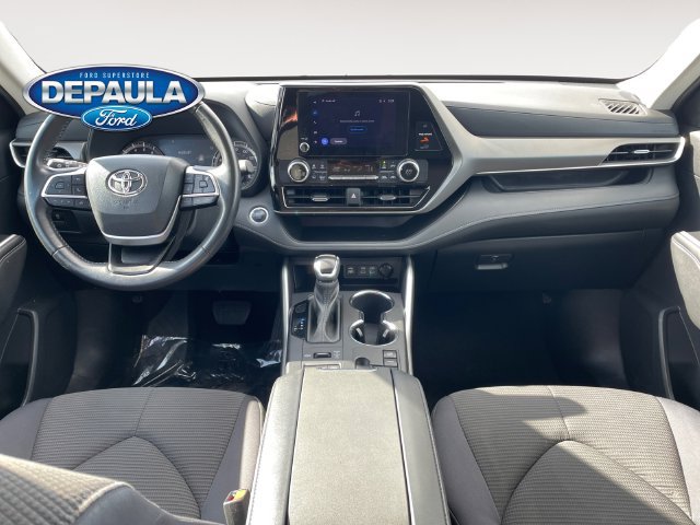 Used 2024 Toyota Highlander LE AWD/4WD image 13