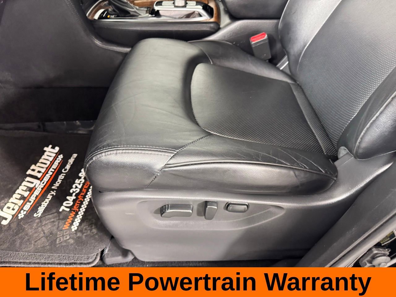 Used 2024 Nissan Armada SL w/ Captain's Chairs Package image 13