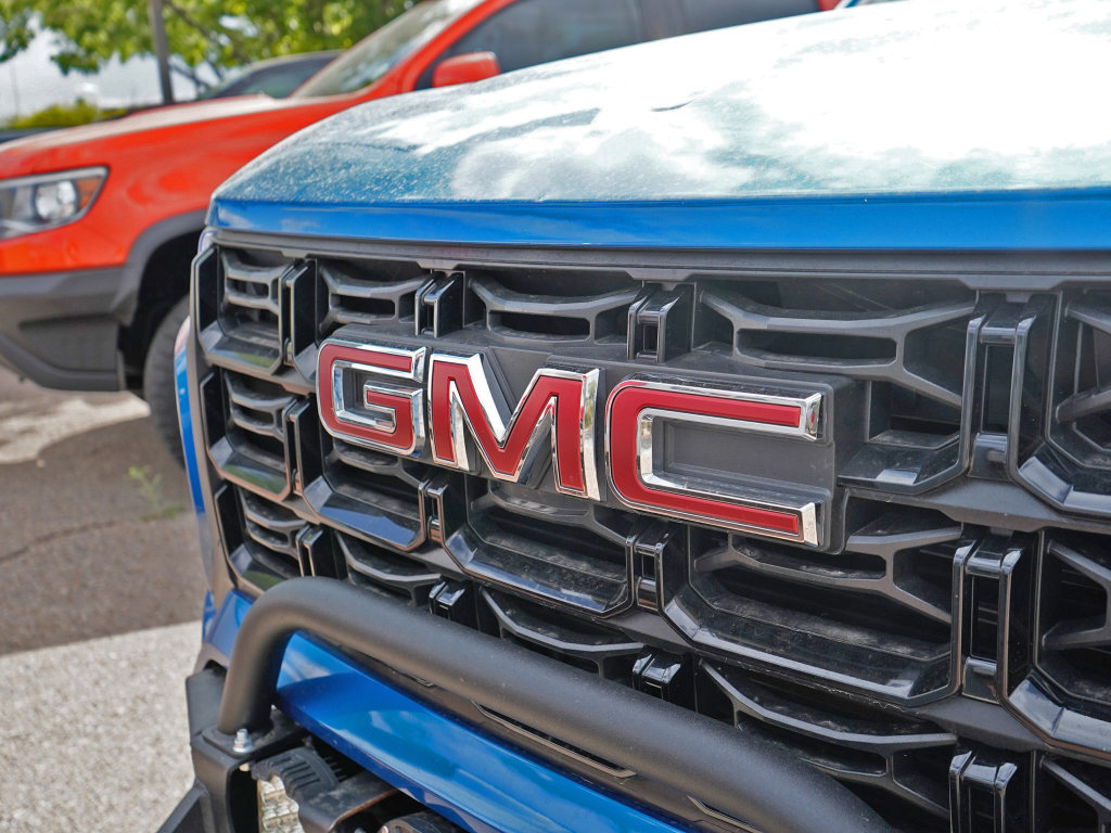 Used 2023 GMC Canyon Elevation image 2