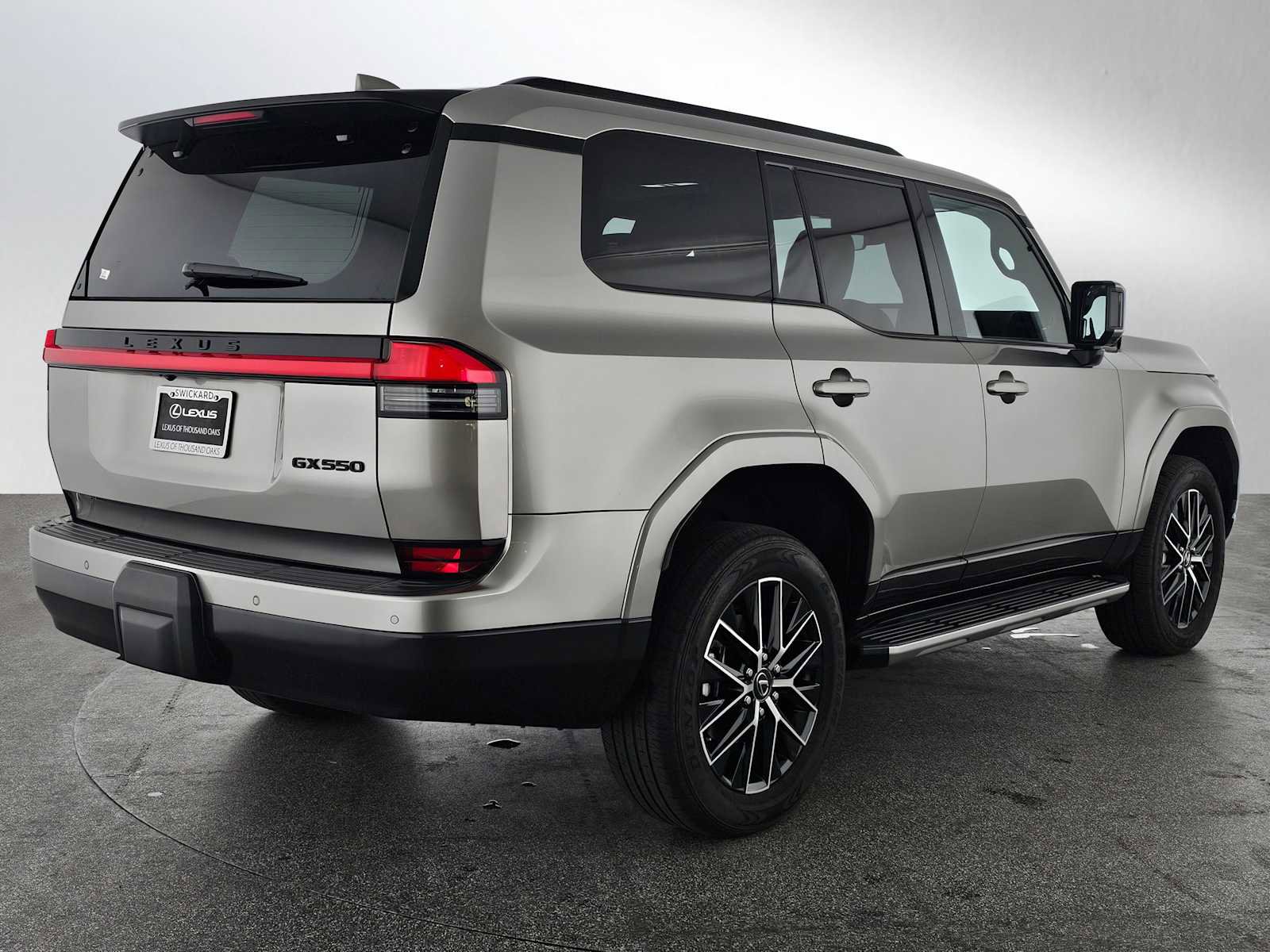 Used 2024 Lexus GX 550 w/ Accessory Package (2T) image 3