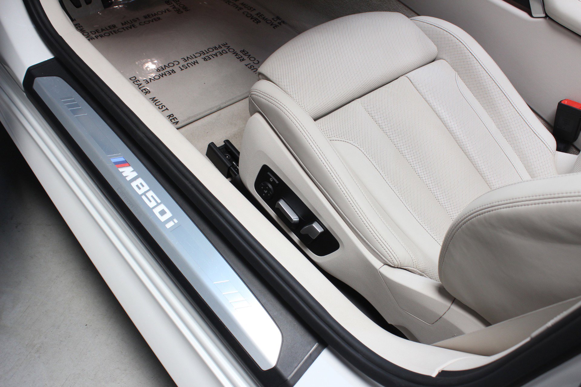 Used 2022 BMW M850i xDrive Convertible w/ M Carbon Exterior Package AWD/4WD image 39