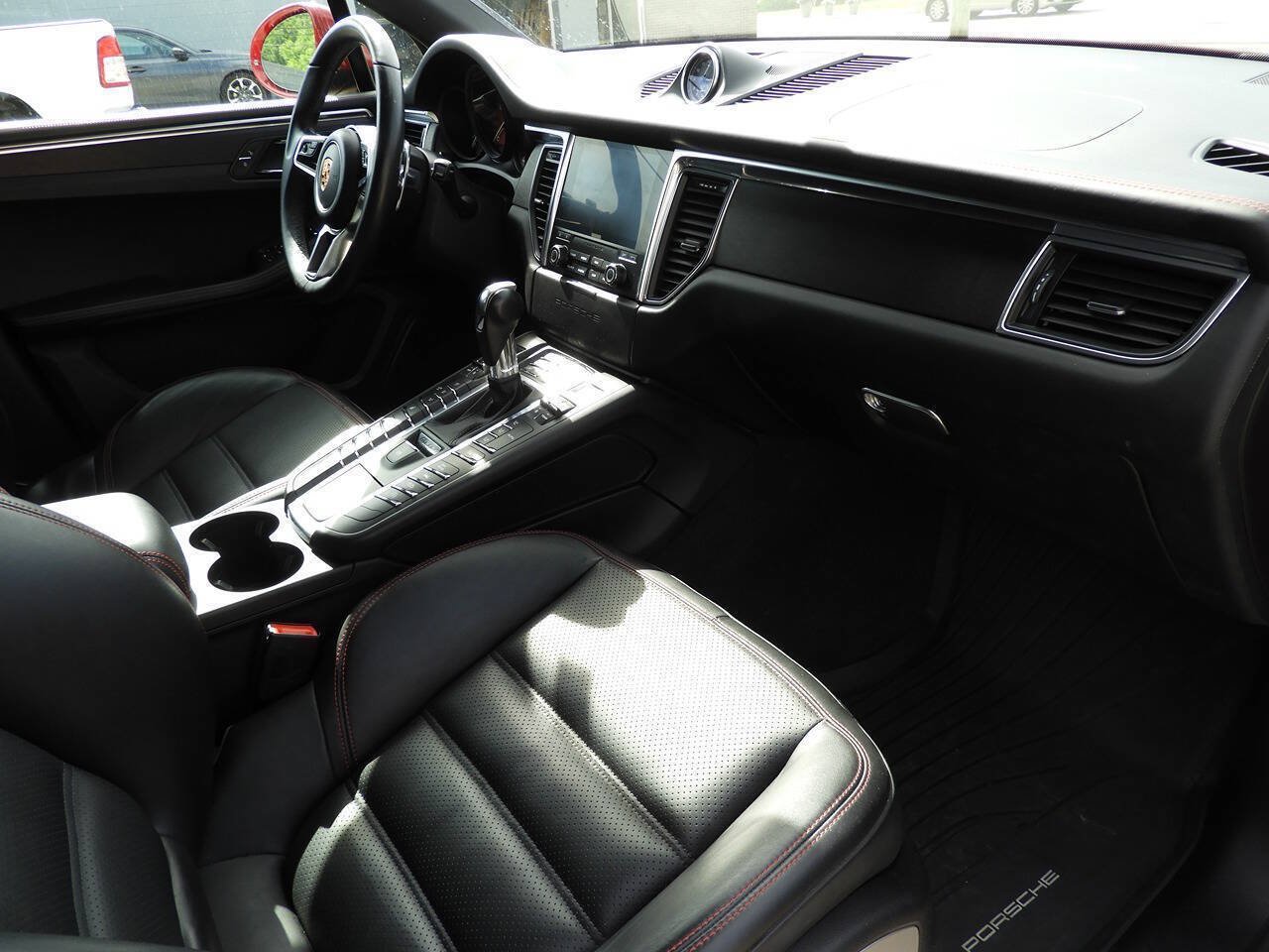 Used 2018 Porsche Macan GTS AWD/4WD image 35