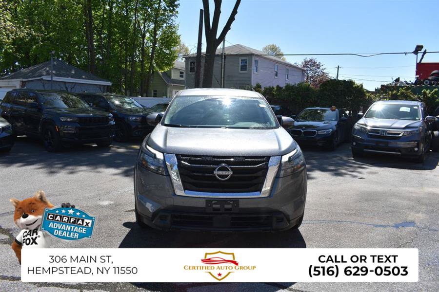 Used 2025 Nissan Pathfinder SV FWD image 2