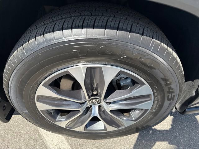 Certified 2024 Toyota Highlander XLE FWD image 24