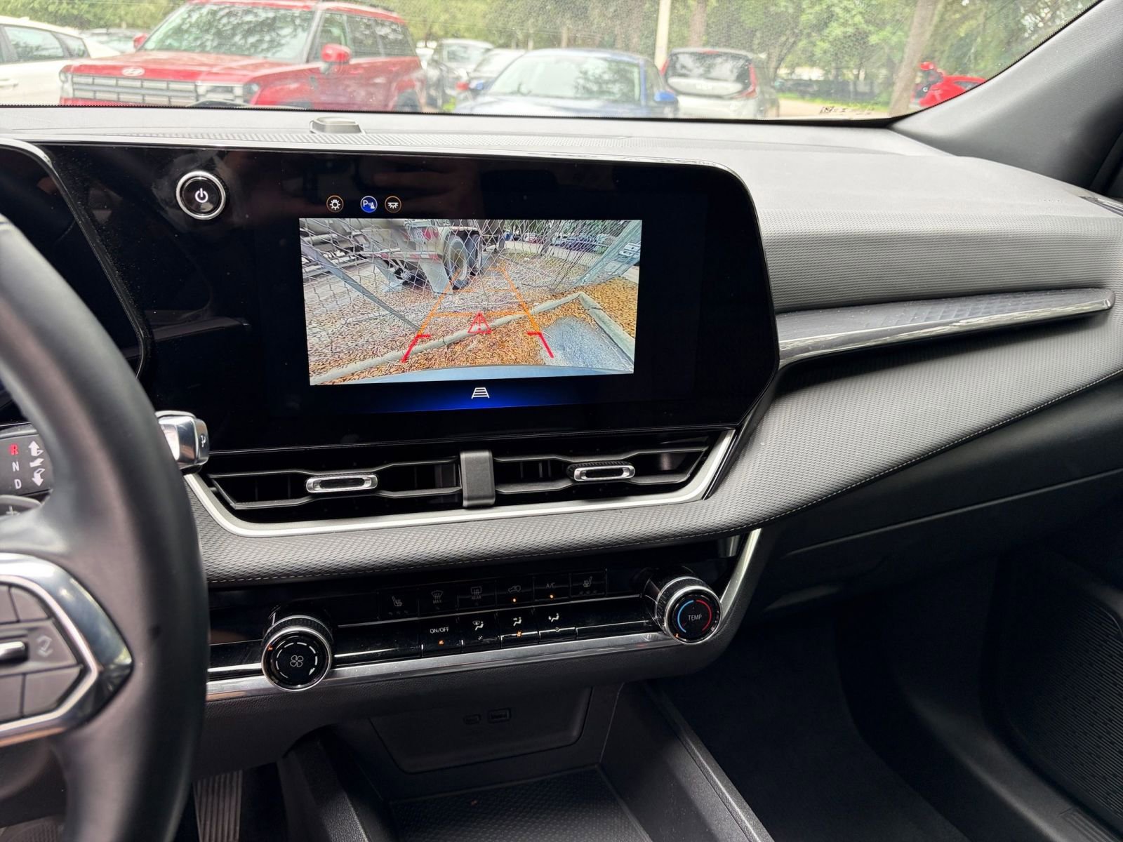 Used 2025 Chevrolet Equinox LT FWD image 29