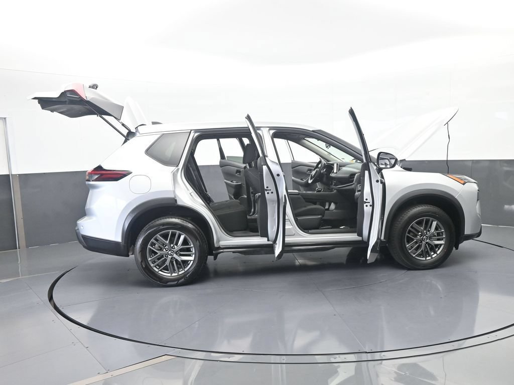 Used 2024 Nissan Rogue S FWD image 65