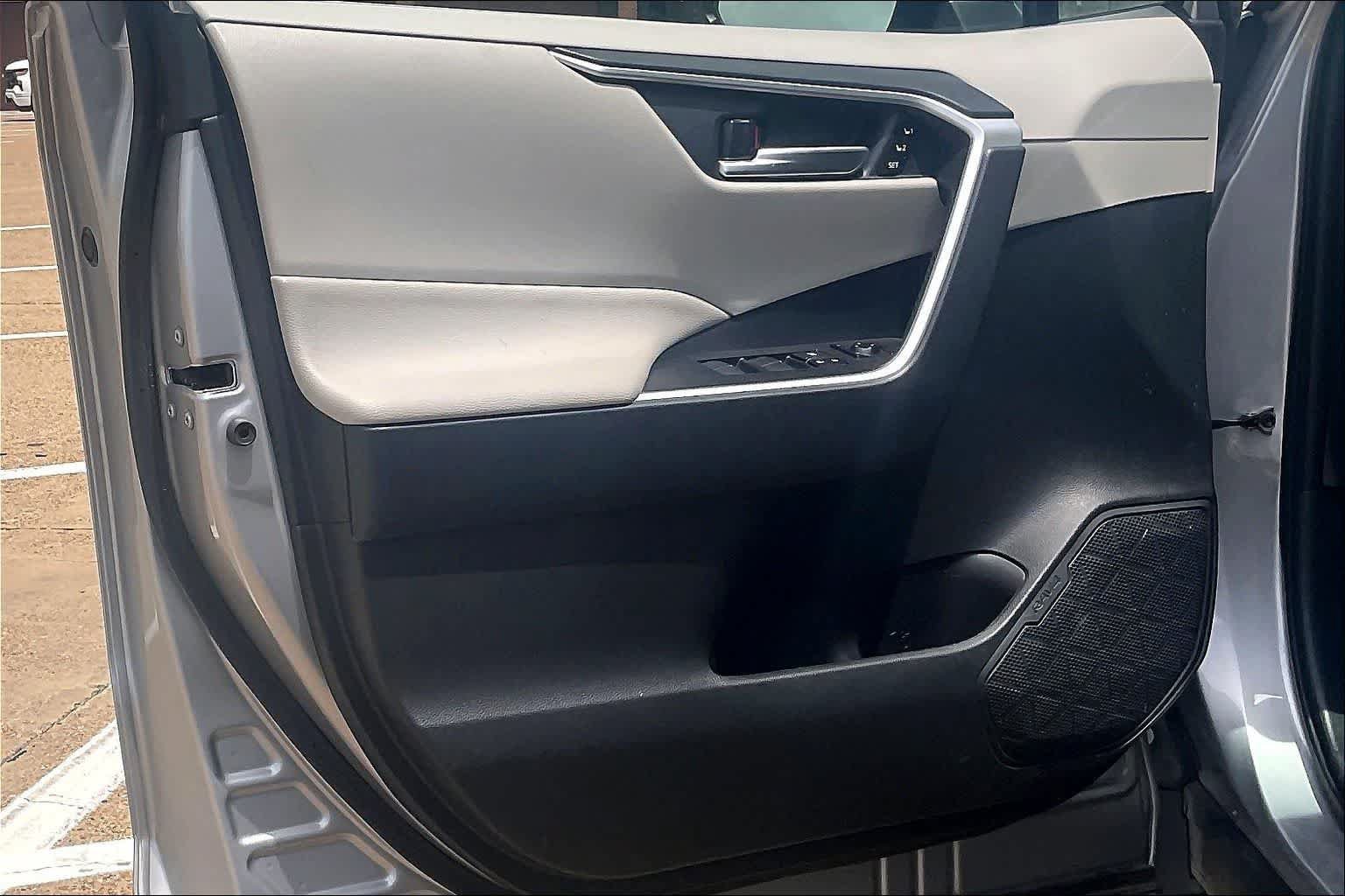 Used 2020 Toyota RAV4 XLE Premium AWD/4WD image 26