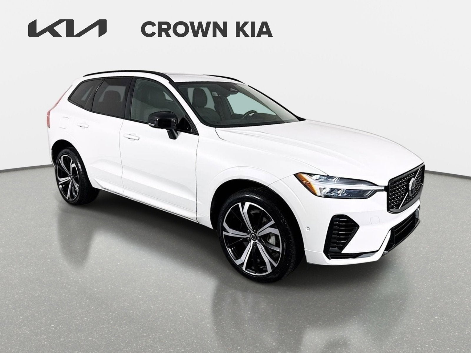Used 2022 Volvo XC60 T8 R-Design w/ Advanced Package AWD/4WD image 4