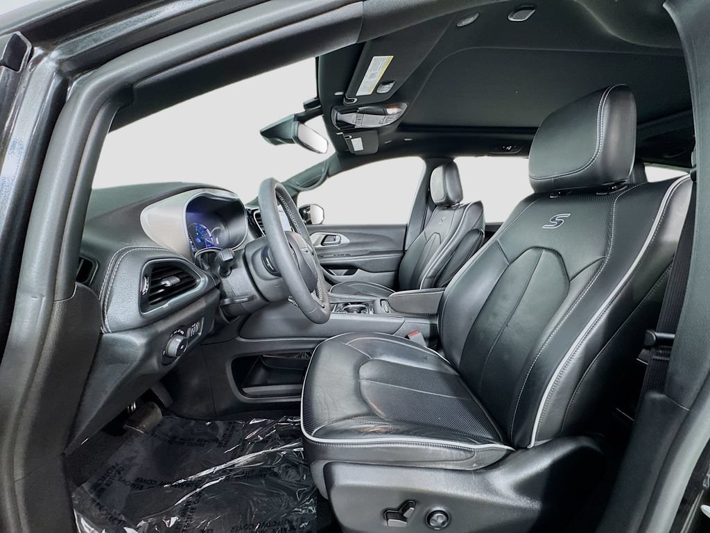 Used 2022 Chrysler Pacifica Limited w/ S Appearance Package FWD image 11
