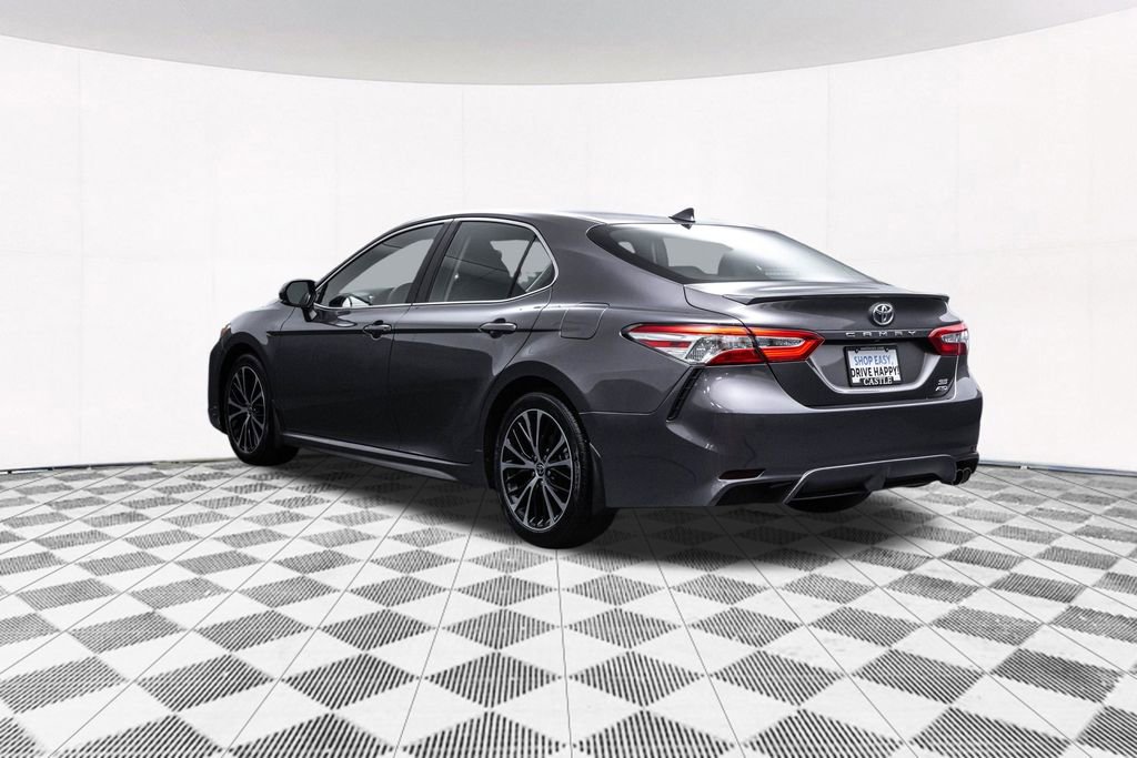 Used 2020 Toyota Camry SE w/ Moonroof Package image 8